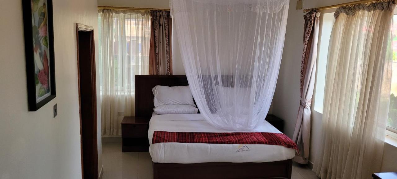 Glory Summit Hotel Hoima Luaran gambar
